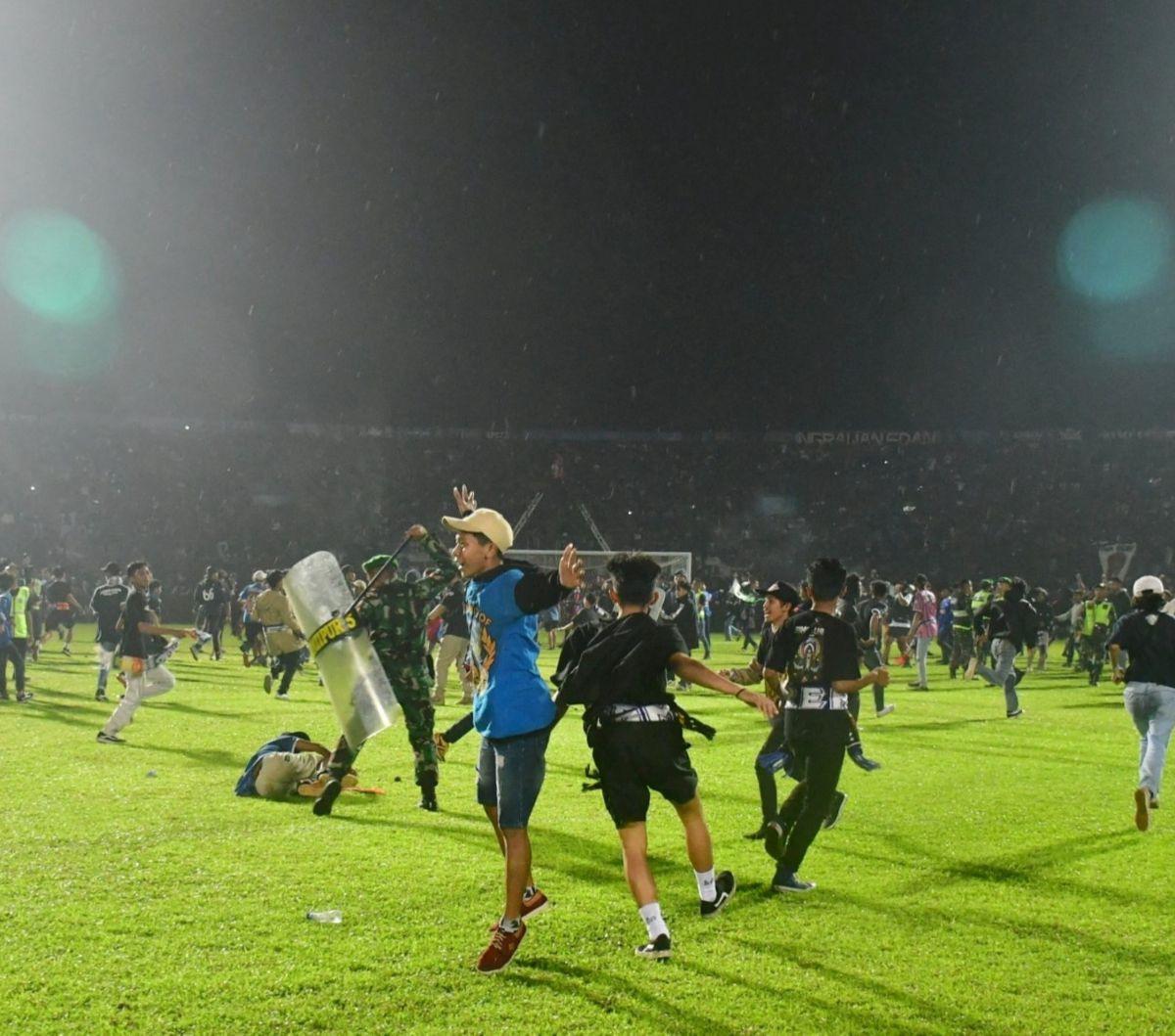 Hari Sabtu tepatnya pada tanggal 1 Oktober 2022 lalu menjadi hari paling kelam dalam sejarah dunia sepak bola Indonesia.<br><br>Kejadian itu terjadi saat laga&nbsp;Arema FC melawan Persebaya Surabaya yang digelar di Stadion Kanjuruhan, Malang.<br><br><br>