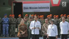 Presiden Jokowi memberikan sambutan sebelum melepas keberangkatan pesawat Hercules TNI AU yang membawa bantuan untuk pengungsi Rohingya yang melarikan diri ke Bangladesh, di Lanud Halim Perdanakusuma, Jakarta, Rabu (13/9).  (Liputan6.com/Faizal Fanani)