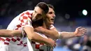 Pemain Kroasia Ante Budimir (kanan) melakukan selebrasi usai mencetak gol ke gawang Armenia pada pertandingan sepak bola Grup D Kualifikasi Euro 2024 di Stadion Maksimir, Zagreb, Kroasia, Selasa (21/11/2023). (AP Photo/Darko Bandic)