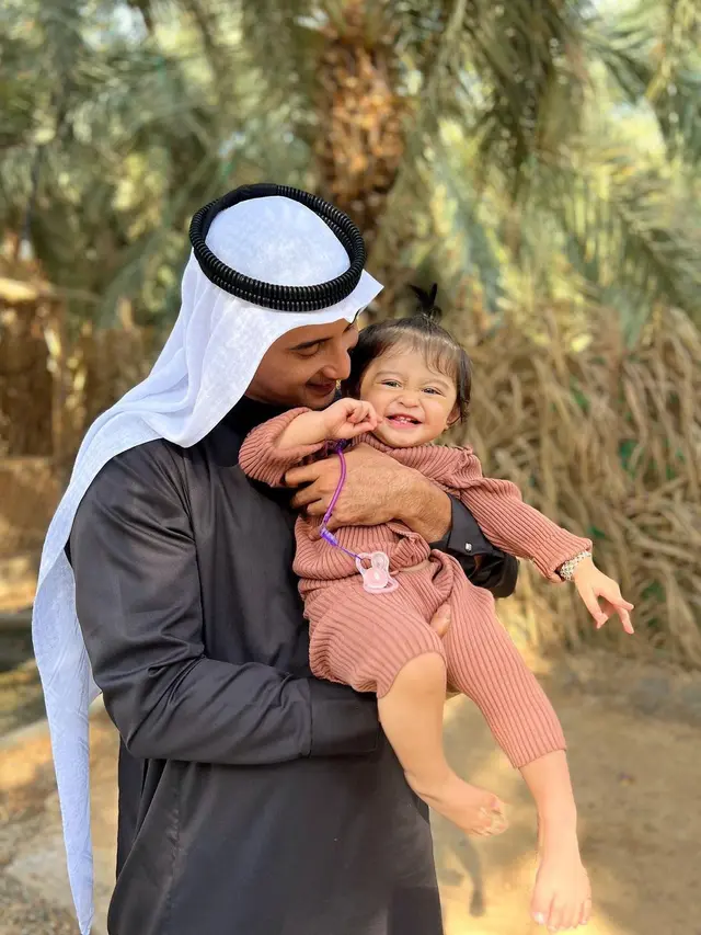 Baby Guzel ikut Margin Wieheerm dan Ali Syakieb ke Madinah, Arab Saudi (Foto: Instagram guzelimalisyakieb)