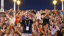 Gaya fans Inggris saat menonton laga grup E Piala Dunia 2018 di Volgograd Arena, Volgograd,  (18/6/2018). Inggris menang 2-1. (AFP/Maxim Zmeyev)
