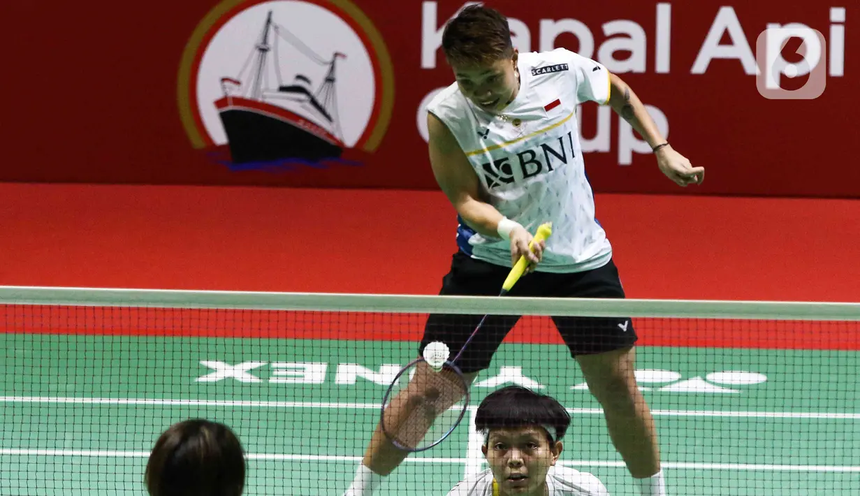 Apriyani/Fadia kalah dua set langsung dengan skor 13-21, 13-21. (Liputan6.com/Herman Zakharia)