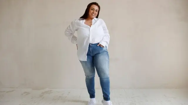 Atasan Wanita Trendy untuk Tubuh Curvy (credit: freepik)