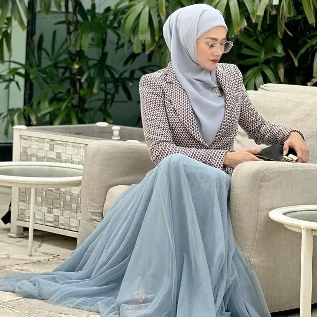 Model Hijab Mulan Jameela yang Cocok untuk Ibu-Ibu Usia 40-an