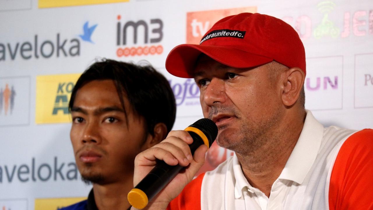 Pelatih Madura United (MU), Gomes de Olivera (Liputan6.com / Kukuh Saokani)
