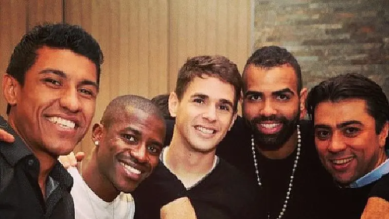 Pemain Brazil Chelsea dan Tottenham selfie