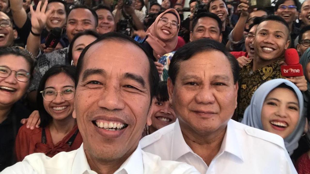 Jokowi selfie bareng Prabowo