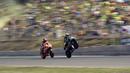 Baik Valentino Rossi dan Marc Marquez sama-sama sosok pembunuh ketika sudah berada di atas motor. (Foto: AFP/Michal Cizek)
