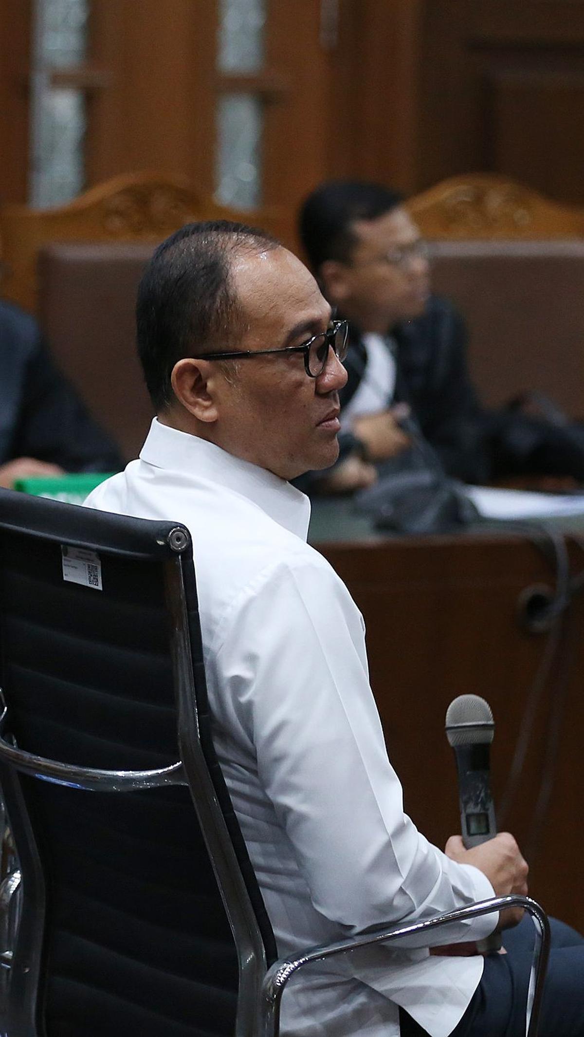 Total, Rafael Alun dan Ernie Meike mencuci uang hasil korupsi hingga Rp100,8 miliar.