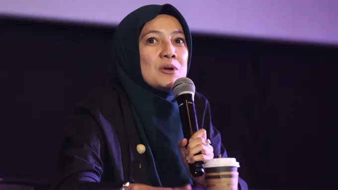 [Fimela] Cut Mini Berhijab