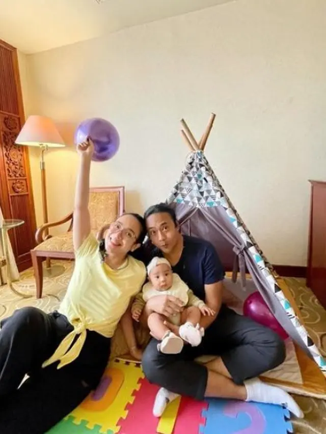 Dea Ananda staycation bersama Ariel Nidji (Instagram/dea_ananda)