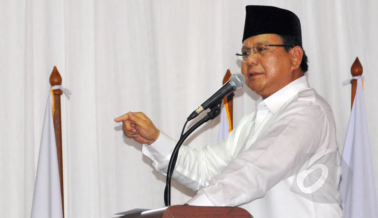 Ketum Partai Gerindra Prabowo Subianto saat membawakan pidato politiknya di acara pelantikan pengurus pusat Partai Gerindra di kantor DPP Partai Gerindra, Jakarta, Rabu (8/4/2015). (Liputan6.com/Yoppy Renato)