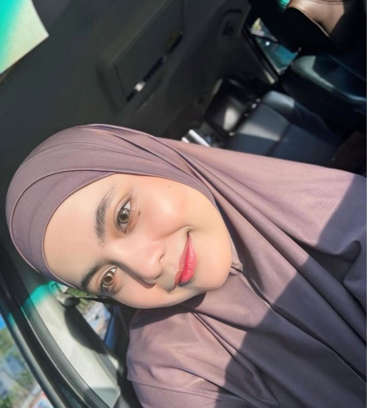 7 Potret Kenakan Hijab dan Cadar, Putri Isnari Didoakan Tetap Istiqomah oleh Netizen