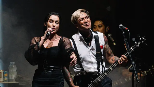 Sempat Dicibir, Ini 7 Potret Nora Alexandra Jadi Vokalis SID yang Tampil Stylish