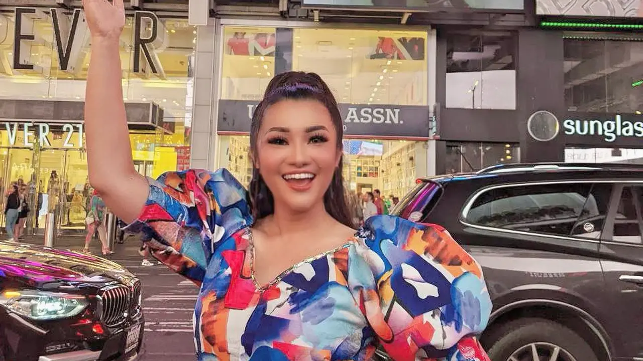 Fitri Carlina tampil di Indopop Movement 2022 yang digelar di Times Square, New York.