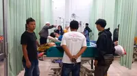Ratusan warga Kampung Sukamulya, Desa Pasirmunjul, Kecamatan Sukatani, Kabupaten Purwakarta, Jabar, mengalami keracunan massal usai menyantap hidangan hajatan. (Liputan6.com/ Asep Mulyana)