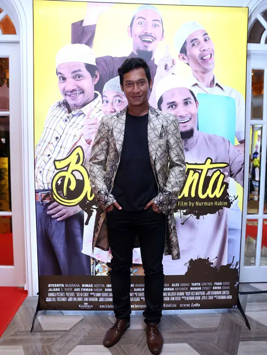 "Saya sih balik lagi inti film ini. Tidak membenarkan atau menyalahkan LGBT tapi balik lagi ke film ini," ujar pemeran Chaerul Saleh dalam film Soekarno: Indonesia Merdeka. (Nurwahyunan/Bintang.com)