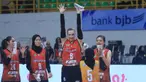 Tim putri Jakarta Popsivo Polwan memastikan ke final four PLN Mobile Proliga 2024 usai mengandaskan Jakarta Pertamina Enduro dengan skor 3-0 (25-14, 25-17, 25-21) pada laga kedua seri kedua putaran kedua di GOR Si Jalak Harupat, Kabupaten Bandung, Kamis (6/6/2024). Dengan hasil ini, tim asuhan Lardi masih memimpin klasemen di sektor putri dengan koleksi 23 poin hasil sapu bersih 8 kemenangan. (Dok. PBVSI)