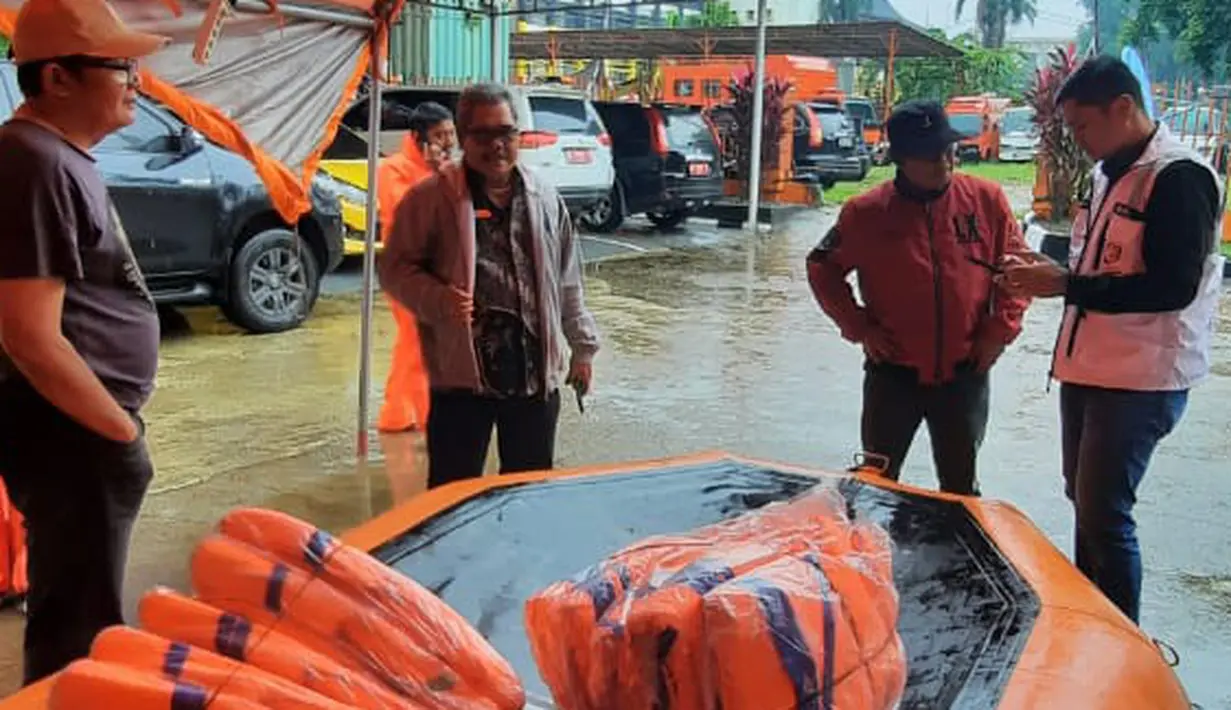 Corporate Secretary BRI, Dhanny menyampaikan kalau bantuan diserahkan langsung oleh Tim Satuan Tanggap Bencana ‘Tim Elang Relawan BRI’ melalui Unit Kerja BRI terdekat di wilayah yang terdampak bencana banjir. (Sumber: BRI Peduli)