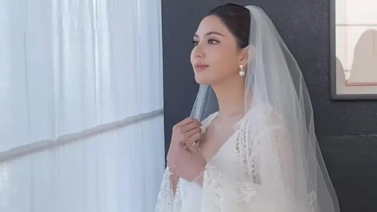 11 Model Bridal Robe Artis Indonesia, Mewah, Elegan, dan Sarat Makna