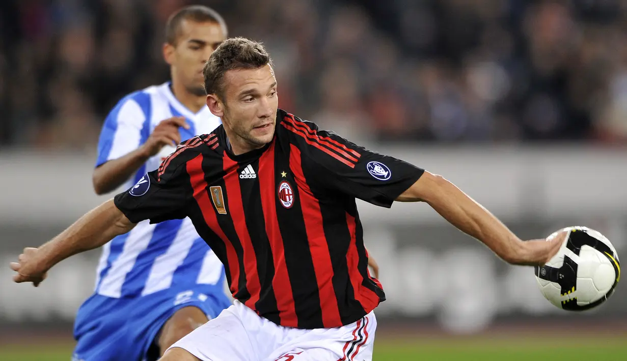 Andriy Shevchenko. Penyerang Ukraina ini justru didatangkan Chelsea dari AC Milan pada 2006/2007 setelah 7 musim memperkuat AC Milan. Dua musim di Chelsea, ia hanya mencetak 22 gol dalam 76 laga. Akhirnya ia dilepas sebagai pemain pinjaman ke AC Milan pada 2008/2009. (Foto: AFP/Fabrice Coffrini)