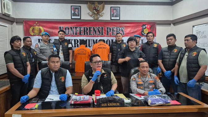 Protes RKUHAP, Dua Pemuda di Bali Coret Bendera Merah Putih