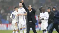 Pelatih Chelsea, Antonio Conte (tengah)  merayakan kemenangan timnya atas Crystal Palaceada lanjutan Premier Leagu di Selhurst Park, (17/12/2016). Chelsea menang 1-0. (AFP/Adrian Dennis)