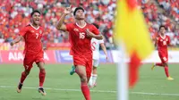 Pemain Timnas Indonesia U-22, Muhammad Ferarri melakukan selebrasi bersama setelah mencetak gol kedua timnya ke gawang Timnas Vietnam U-22 pada laga semifinal sepak bola SEA Games 2023 di Olympic Stadium, Phnom Penh, Kamboja, Sabtu (13/05/2023). (Bola.com/Abdul Aziz)