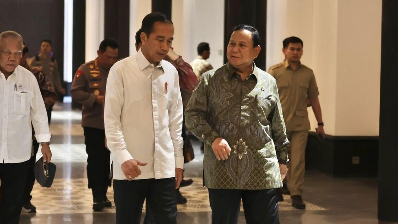 Prabowo Terkejut Ibu Iriana Nimbrung Foto Bareng, Spontan Keluar Kata-kata Ini