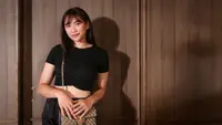 Pemain Timnas Voli Putri Indonesia, Yolla Yuliana berpose di depan fotografer setelah konferensi pers AVC Challenge Cup for Women 2023 yang berlangsung di Senayan City, Jakarta, Selasa (14/06/2023). Yolla kembali masuk ke dalam daftar nama skuad asuhan Timnas Voli Putri Indonesia untuk ajang AVC Challenge Cup for Women 2023 yang akan berlangsung pada 18-25 Juni 2023 di GOR Tri Dharma, Gresik, Jawa Timur. (Bola.com/Bagaskara Lazuardi)