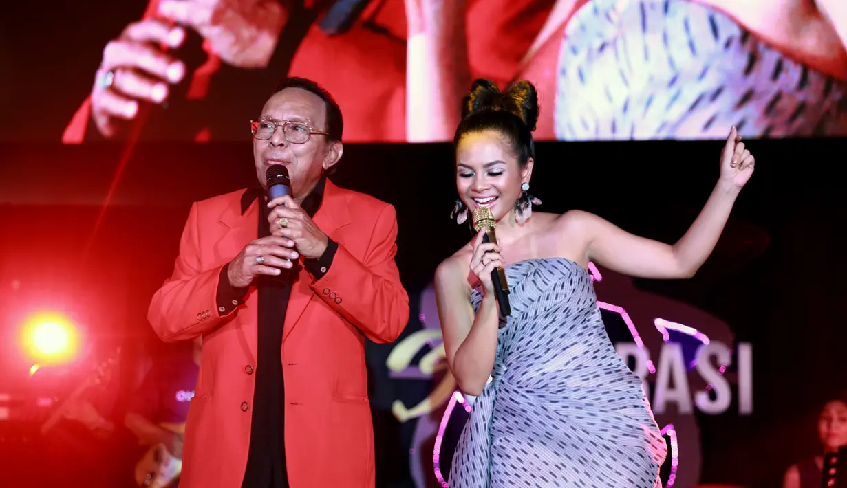 Membawakan Unforgetable dan Something Stupid sukses membuat suasana semakin ramai. Teriakan histeris dan tepuk tangan dari penonton terus terdengar. (Adrian Putra/Bintang.com)