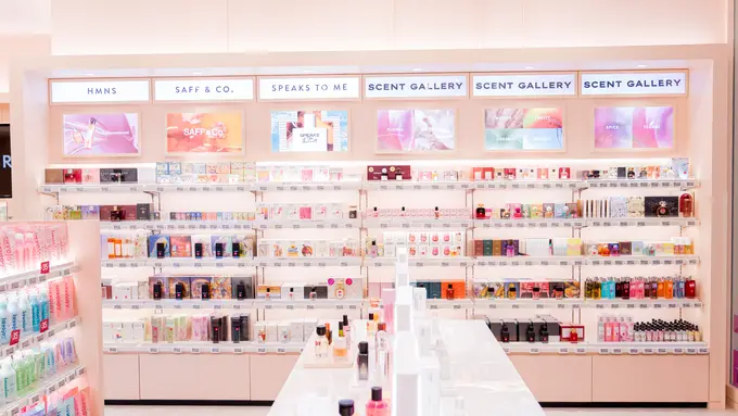 Kini mendapatkan parfum hingga skincare sudah mudah di Sorong, Papua dengan pilihan parfum terlengkap. Dok.  Sociolla