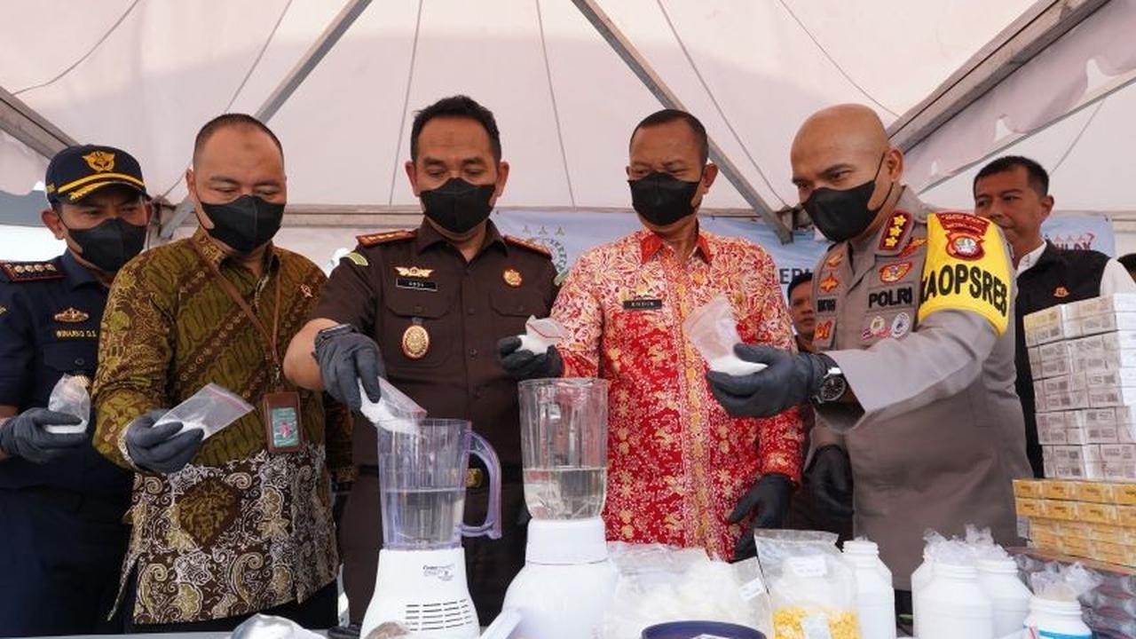 Pemusnahan 2,5 Juta Batang Rokok Ilegal di Bekasi, Rugikan Negara Rp2,2 Miliar