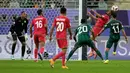 Dramatisnya pertandingan semakin terasa ketika Ali Al Bulayahi mencetak gol kemenangan bagi Arab Saudi pada menit ke-90+6. (AP Photo/Aijaz Rahi)
