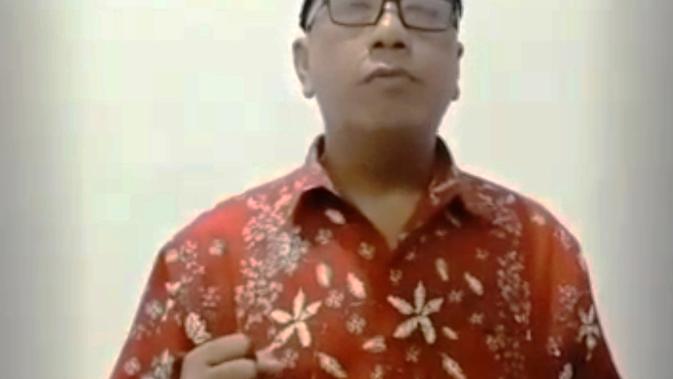 <p>Doniansyah (48), kakek ojek online di Palembang yang menghidupkan jiwa Soekarno lewat pidatonya (Liputan6.com / Nefri Inge)</p>