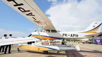 Pesawat double engine yang berkapasitas empat penumpang, digunakan untuk wisata udara di Banyuwangi (Istimewa)