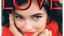 Di cover majalah tersebut Kylie Jenner tampil dengan lipstick merah dan juga sweater merah kebesaran. (instagram/kyliejenner)