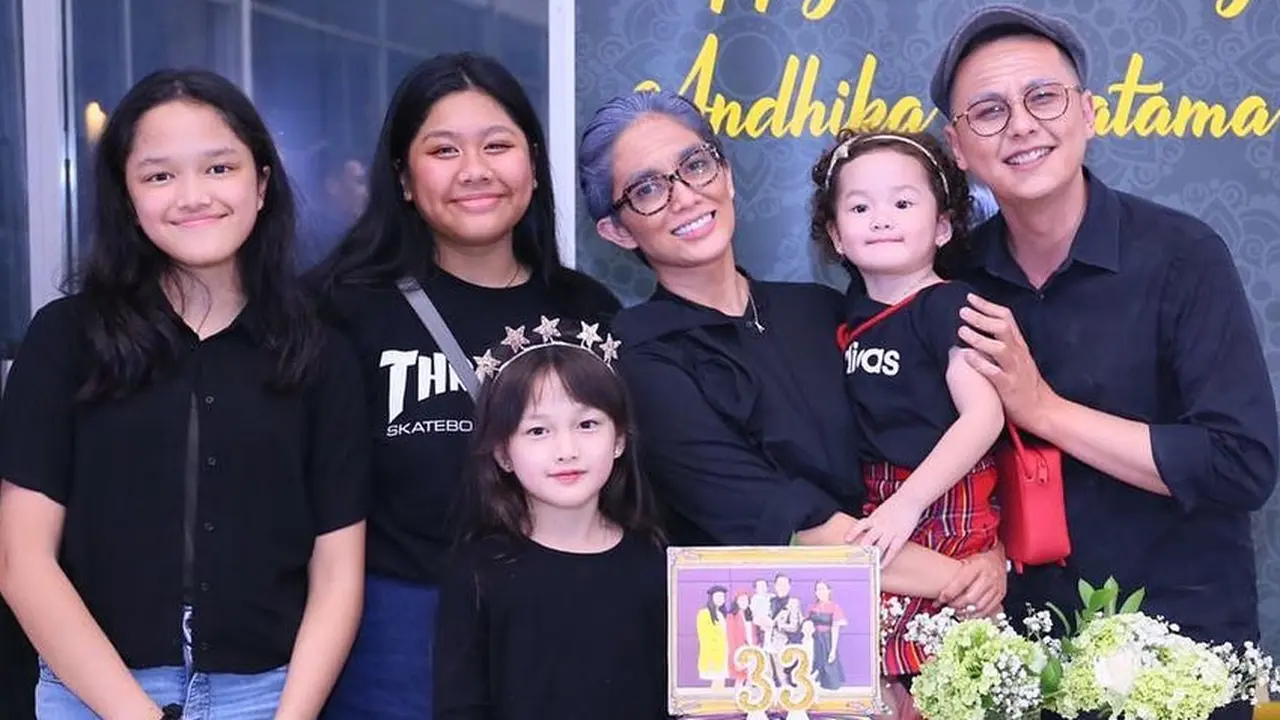 [Fimela] Ussy Sulistiawaty dan Andhika Pratama