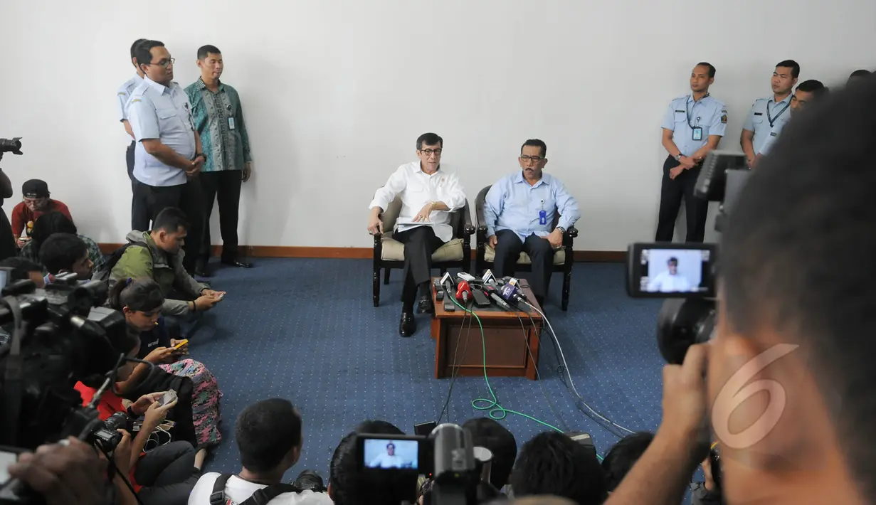 Suasana jumpa pers Menkumham Yasonna Laoly di Kemenkumham, Jakarta, Selasa (10/3/2015). Kementerian Hukum dan HAM mengesahkan DPP Partai Golkar hasil Munas Ancol kubu Agung Laksono. (Liputan6.com/Herman Zakharia)