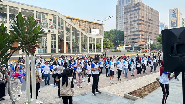 fun walk di car free day (CFD) Jalan Sudirman-Thamrin, Jakarta.
