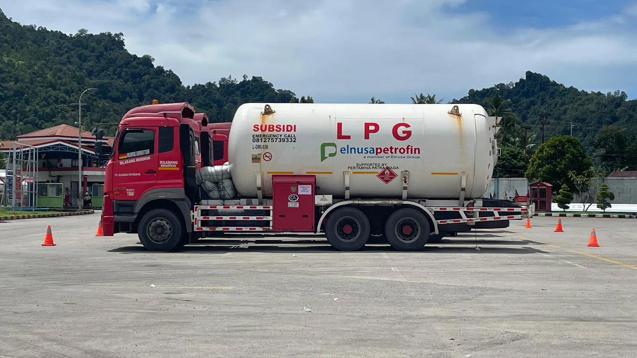 Mobil Tangki Diberangkatkan, Angkut Bantuan LPG ke Daerah Terisolir Sibolga dan Pulau Nias