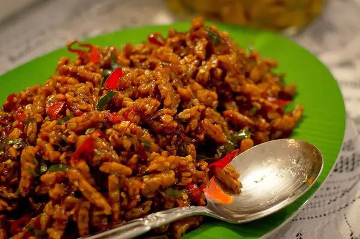 25 Daftar Menu Warteg yang Murah, Enak, dan Disukai Banyak Orang
