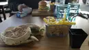 Ini menu makanan yang dinamai CR7 Sandwich di CR7 Corner Restaurant and Bar. Cristiano Ronaldo membangun bisnis pariwisata itu di kota kelahirannya Funchal.  (Bola.com/Reza Khomaini)