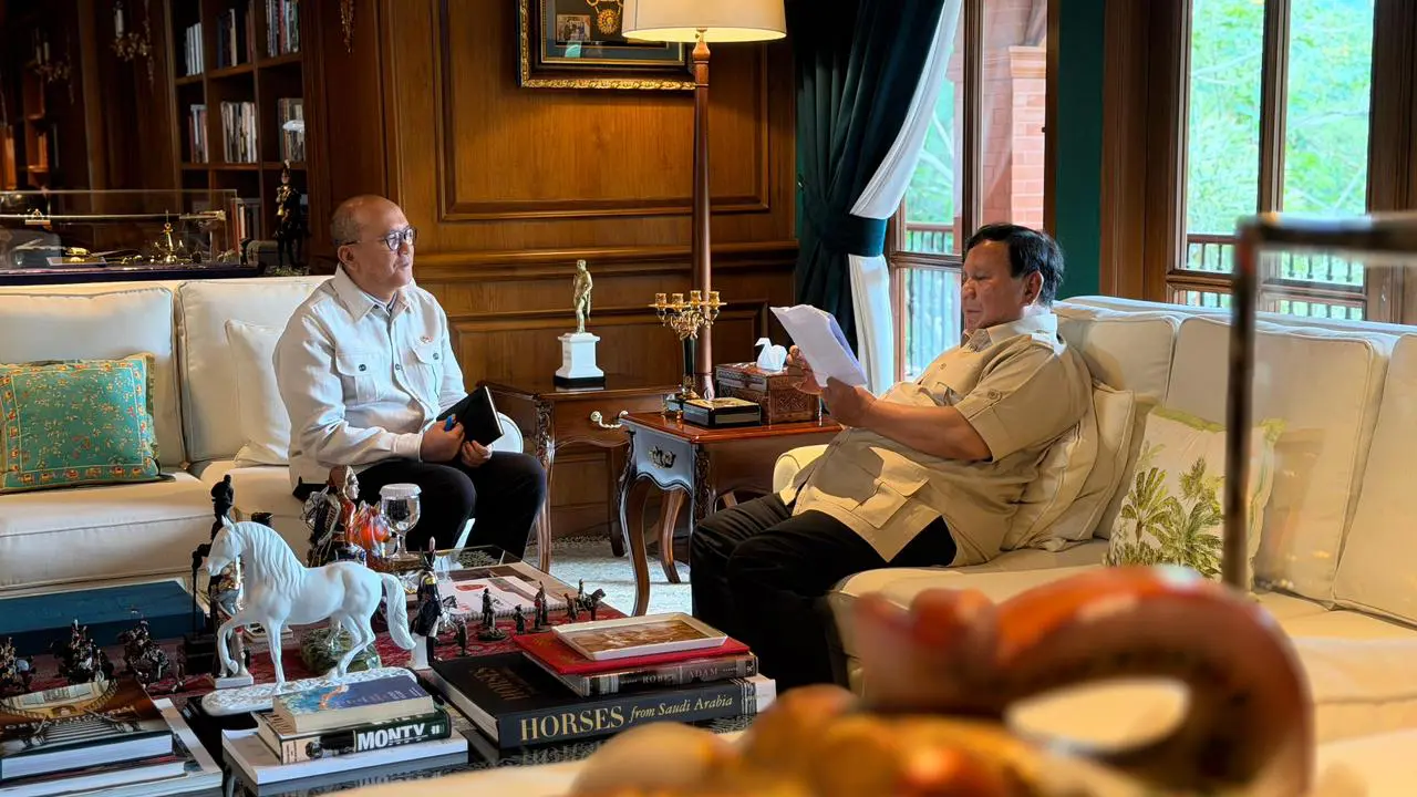 Presiden Prabowo Subianto menerima Kepala BPI Danantara sekaligus Menteri Investasi dan Hilirisasi Rosan Roeslani di Hambalang, Bogor, pada Minggu sore, 4 Januari 2026. (Foto: setkab)