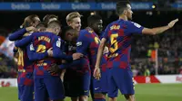 Para pemain Barcelona merayakan gol Lionel Messi ke gawang Celta Vigo dalam lanjutan Liga Spanyol di Camp Nou, Minggu (10/11/2019) dini hari WIB. Barcelona menang 4-1(AP Photo/Joan Monfort)