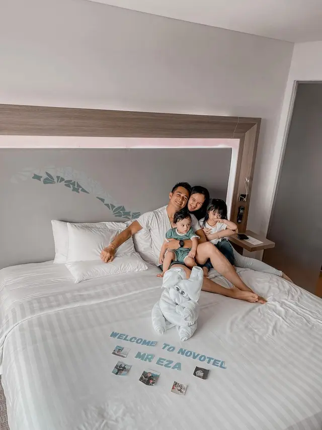 [Fimela] Eza Gionino dan Meiza Aulia