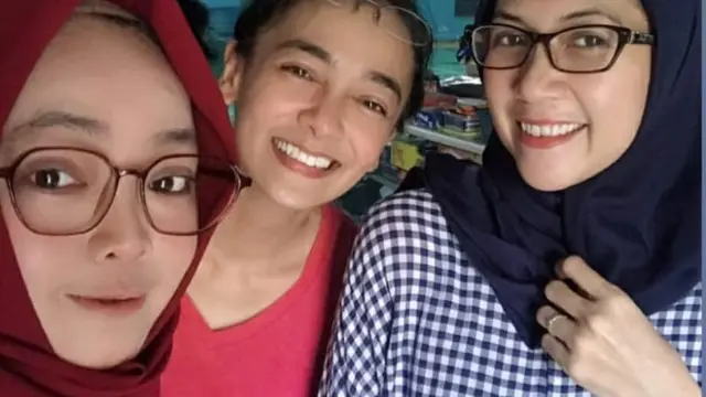 Dikenal Sosok Penyayang, Ini 7 Potret Kenangan Rina Gunawan dan Keluarga Syach