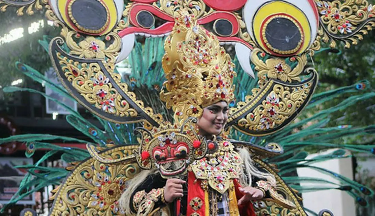 Di JFC, kreatifitas anak bangsa sungguh terlihat dan tak bisa diraguka lagi. Berbagai kostum yang dikenakan para talent sungguh menakjubkan bagi orang-orang yang melihatnya. Terutama soal desain kostum tersebut. (Instagram/jemberfashioncarnaval)