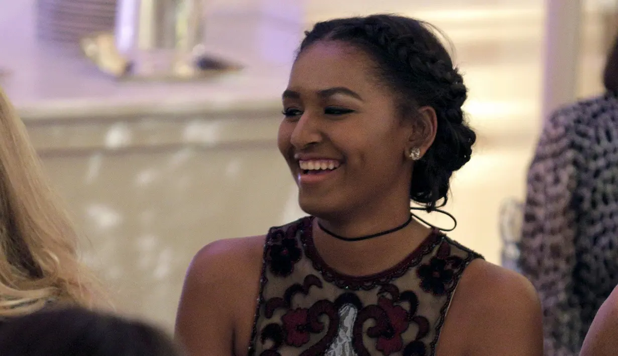 Putri Presiden AS Barack Obama, Sasha Obama saat menghadiri acara makan malam Perdana Menteri Kanada Justin Trudeau dan istrinya Sophie Gregoire - Trudeau di Gedung Putih di Washington tanggal 10 Maret 2016. (REUTERS / Joshua Roberts)