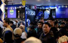 FOTO: Bobotoh Padati Persib Store Jelang Laga Penentu Juara
